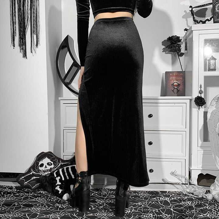a woman wear a black sexy gothic velvet half body long dress
