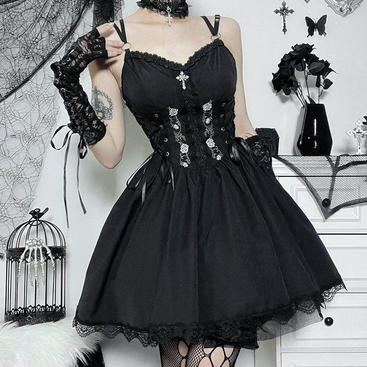 a woman wear a black sleeveless vampire gothic wedding dress