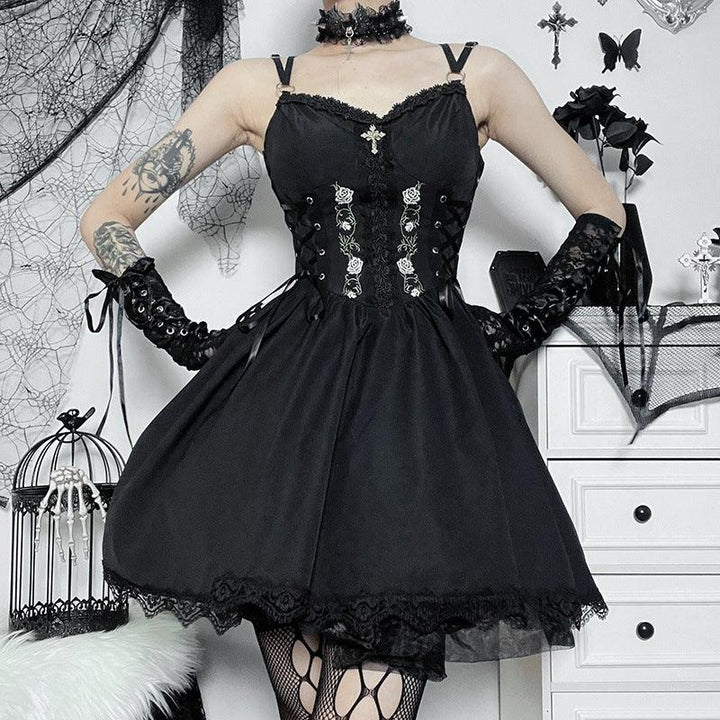 a woman wear a black sleeveless vampire gothic wedding dress