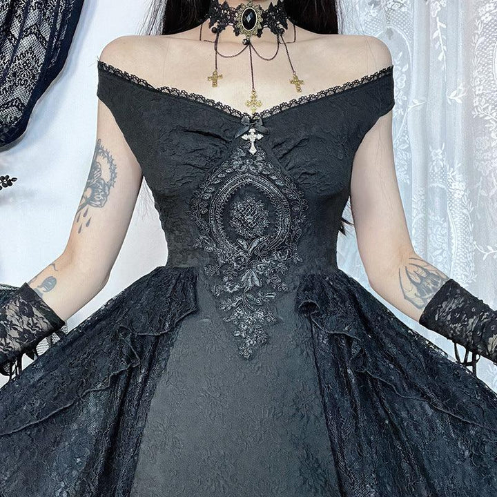 a woman wear a gothic black lace sleeveless long dress