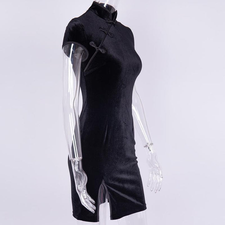details of a plus size cheongsam style gothic velvet dress