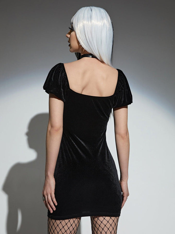 a woman wear a sexy gothic black lace satin sleeveless strapless dress 05