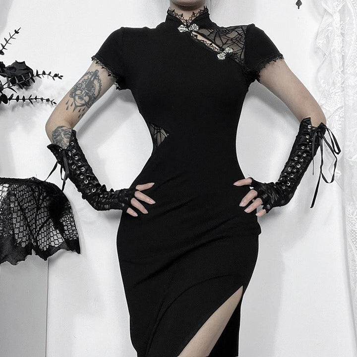 a woman wear a short sleeve long black gothic dress