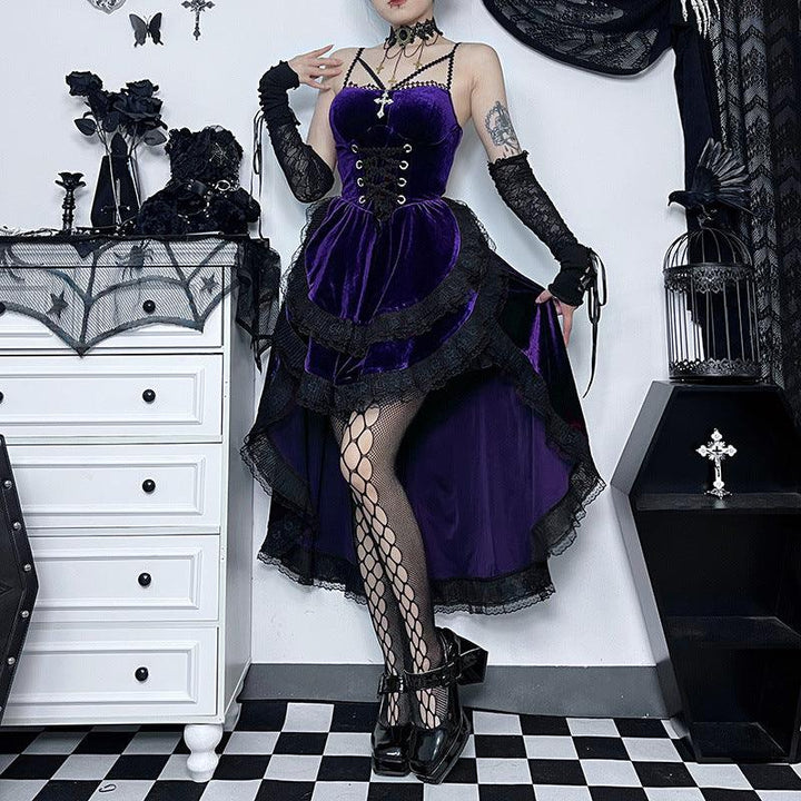 a woman wear a sleeveless purple gothic lolita dress