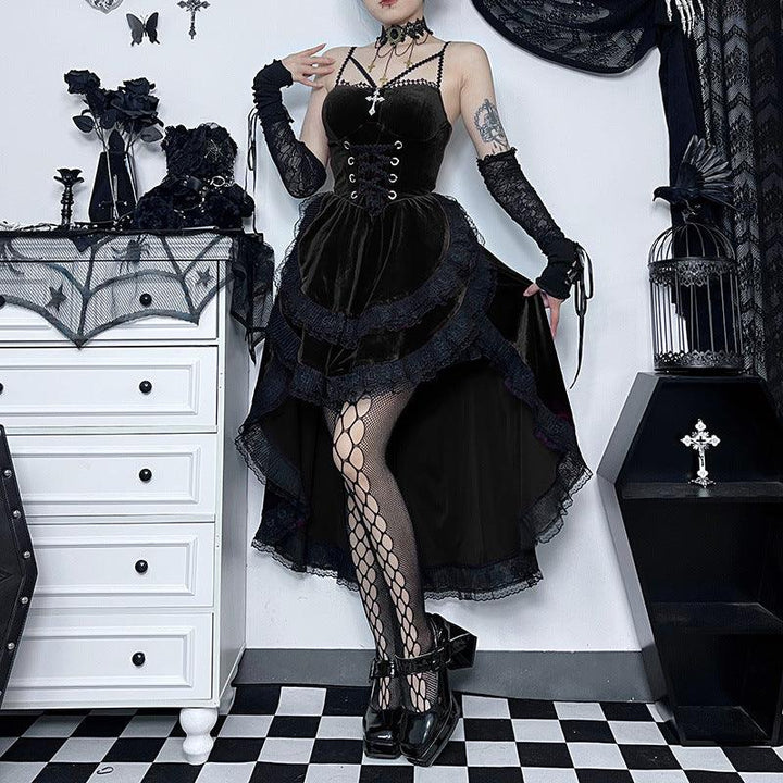 a woman wear a sleeveless black gothic lolita dress